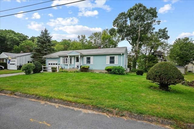 3 Vine St, Webster, MA 01570