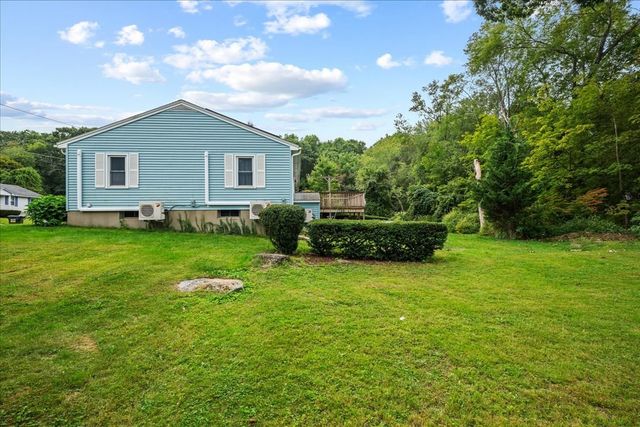 3 Vine St, Webster, MA 01570