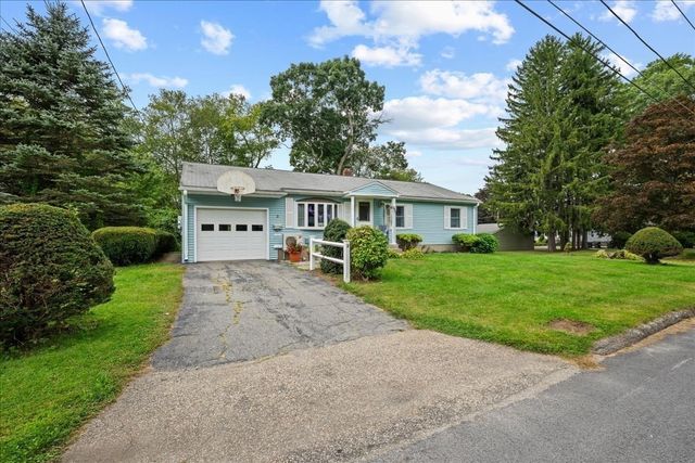 3 Vine St, Webster, MA 01570