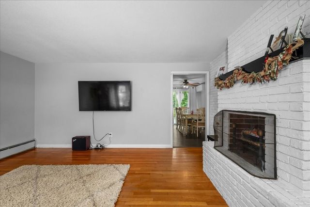 3 Vine St, Webster, MA 01570