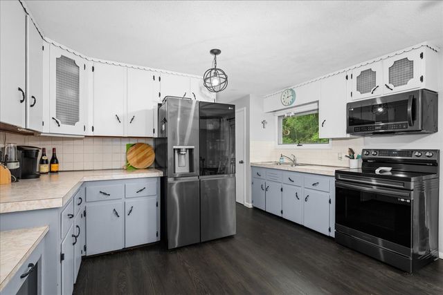 3 Vine St, Webster, MA 01570