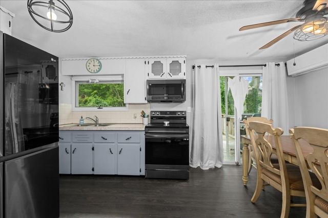3 Vine St, Webster, MA 01570