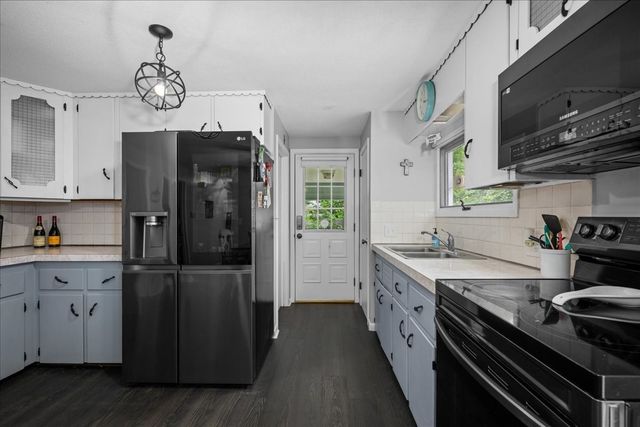 3 Vine St, Webster, MA 01570