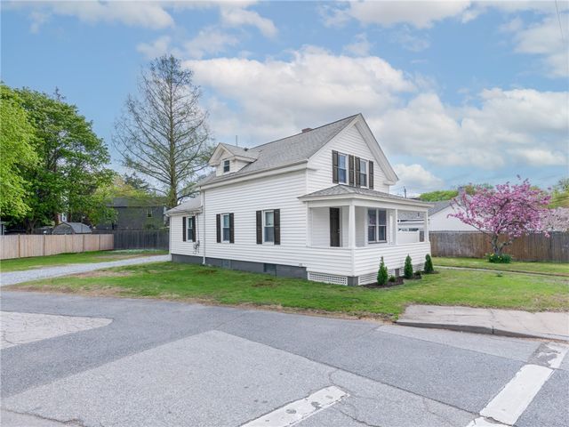 990 Pawtucket Avenue, East Providence, RI 02916