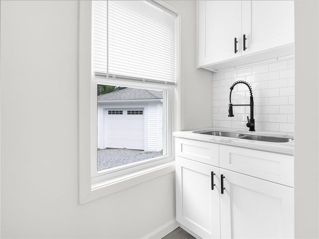990 Pawtucket Avenue, East Providence, RI 02916
