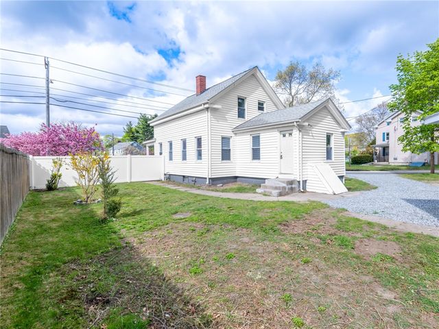 990 Pawtucket Avenue, East Providence, RI 02916