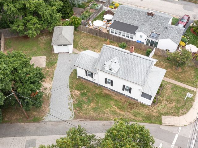 990 Pawtucket Avenue, East Providence, RI 02916