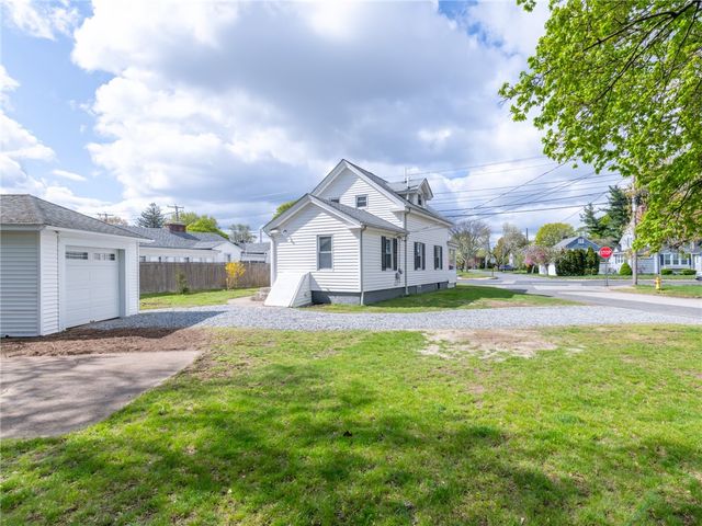 990 Pawtucket Avenue, East Providence, RI 02916