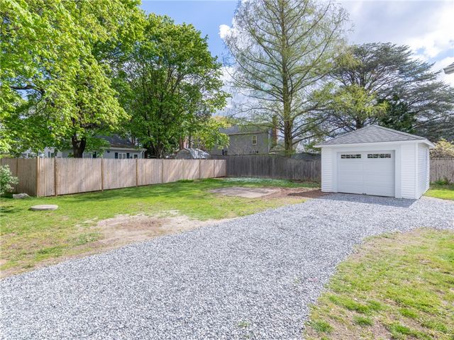 990 Pawtucket Avenue, East Providence, RI 02916