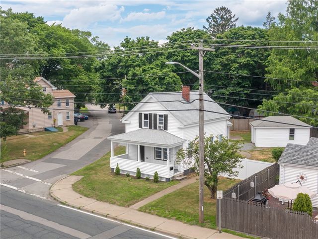 990 Pawtucket Avenue, East Providence, RI 02916