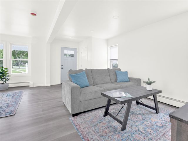 990 Pawtucket Avenue, East Providence, RI 02916