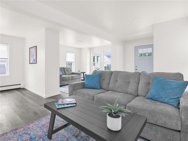 990 Pawtucket Avenue, East Providence, RI 02916
