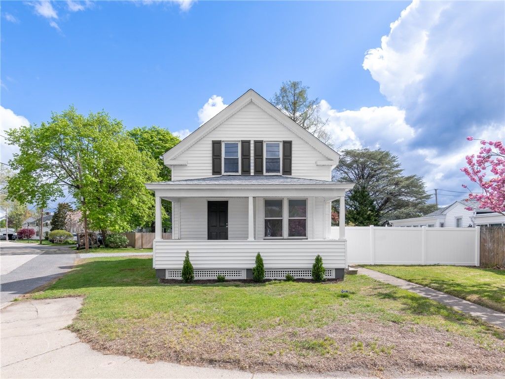 990 Pawtucket Avenue, East Providence, RI 02916