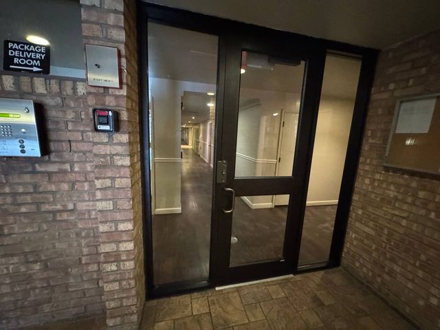 5820 Oakwood Drive 5L, Lisle, IL 60532