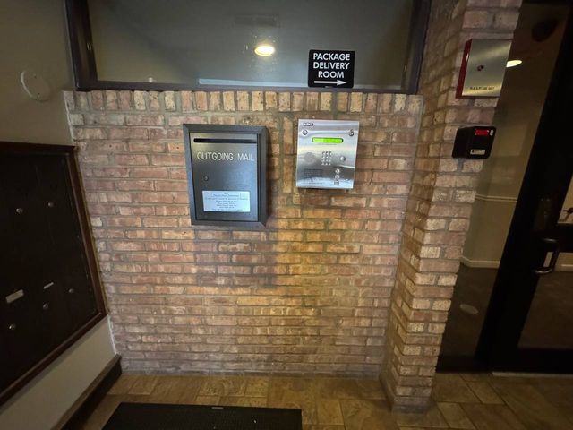 5820 Oakwood Drive 5L, Lisle, IL 60532