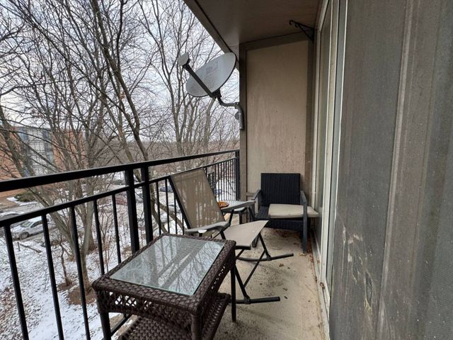 5820 Oakwood Drive 5L, Lisle, IL 60532