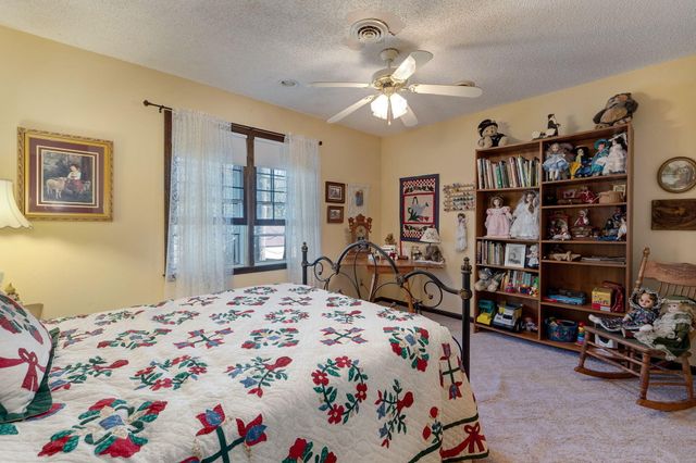 2526 S Camber Avenue, Springfield, MO 65809