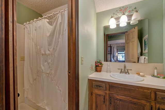 2526 S Camber Avenue, Springfield, MO 65809