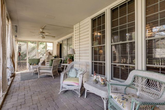 2526 S Camber Avenue, Springfield, MO 65809