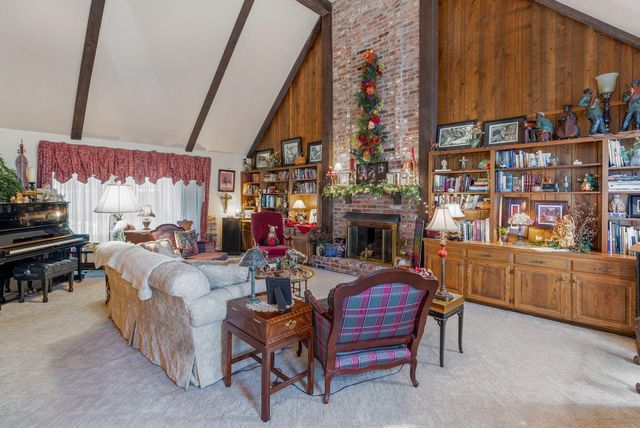 2526 S Camber Avenue, Springfield, MO 65809