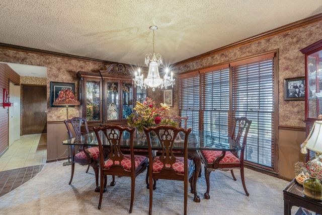 2526 S Camber Avenue, Springfield, MO 65809