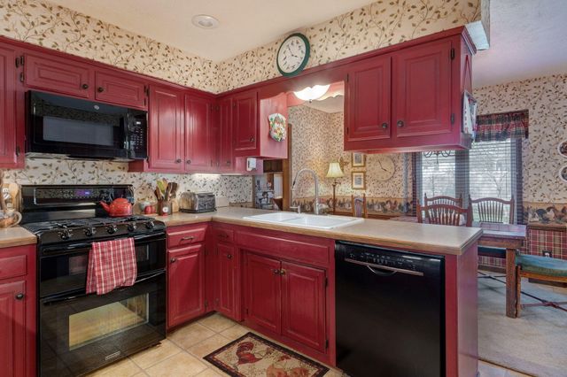 2526 S Camber Avenue, Springfield, MO 65809