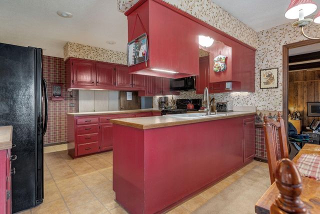 2526 S Camber Avenue, Springfield, MO 65809