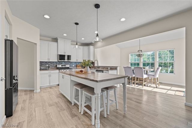 10359 Fox Hollow Circle, Twinsburg, OH 44087