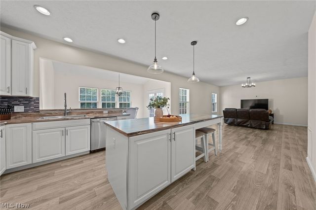 10359 Fox Hollow Circle, Twinsburg, OH 44087