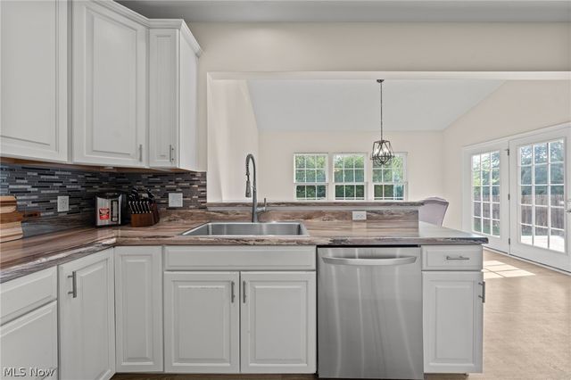 10359 Fox Hollow Circle, Twinsburg, OH 44087