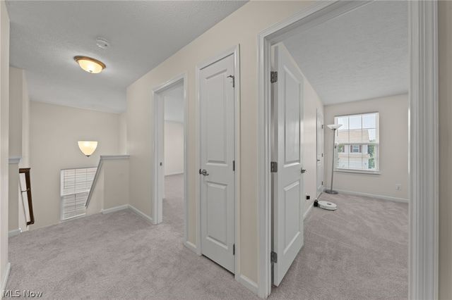 10359 Fox Hollow Circle, Twinsburg, OH 44087