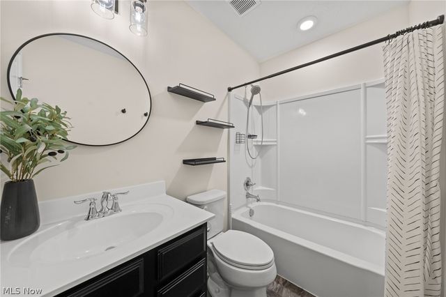 10359 Fox Hollow Circle, Twinsburg, OH 44087