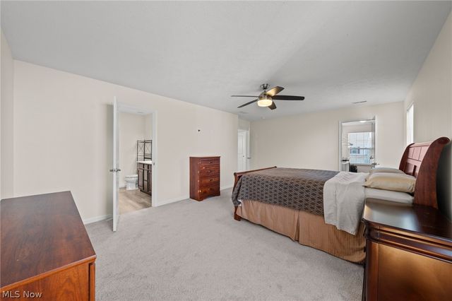 10359 Fox Hollow Circle, Twinsburg, OH 44087
