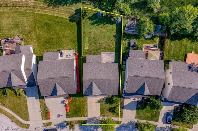 10359 Fox Hollow Circle, Twinsburg, OH 44087