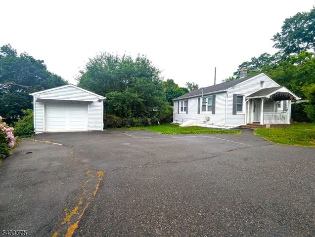 25 Roosevelt Ave, Victory Gardens Boro, NJ 07801