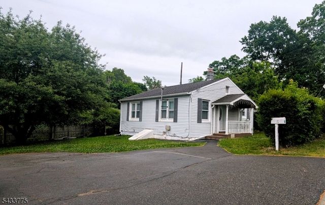 25 Roosevelt Ave, Victory Gardens Boro, NJ 07801