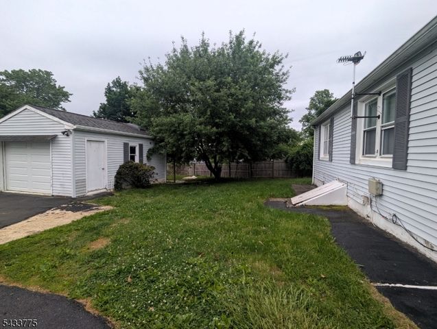 25 Roosevelt Ave, Victory Gardens Boro, NJ 07801