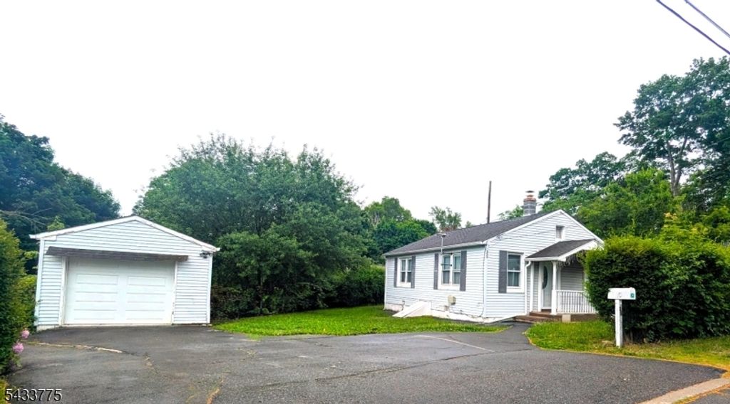 25 Roosevelt Ave, Victory Gardens Boro, NJ 07801