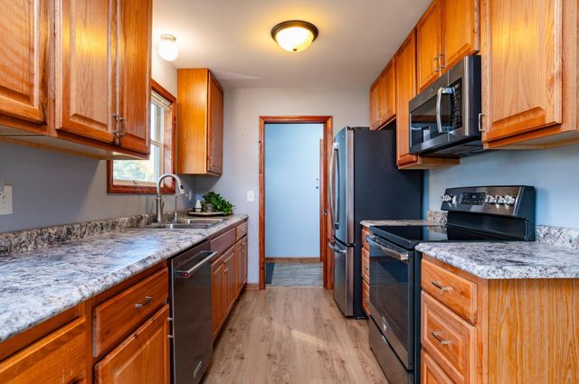 8915 Hallmark Avenue S, Cottage Grove, MN 55016