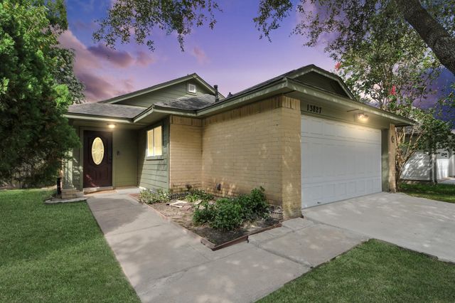 13827 Bay Gardens Drive, Sugar Land, TX 77498