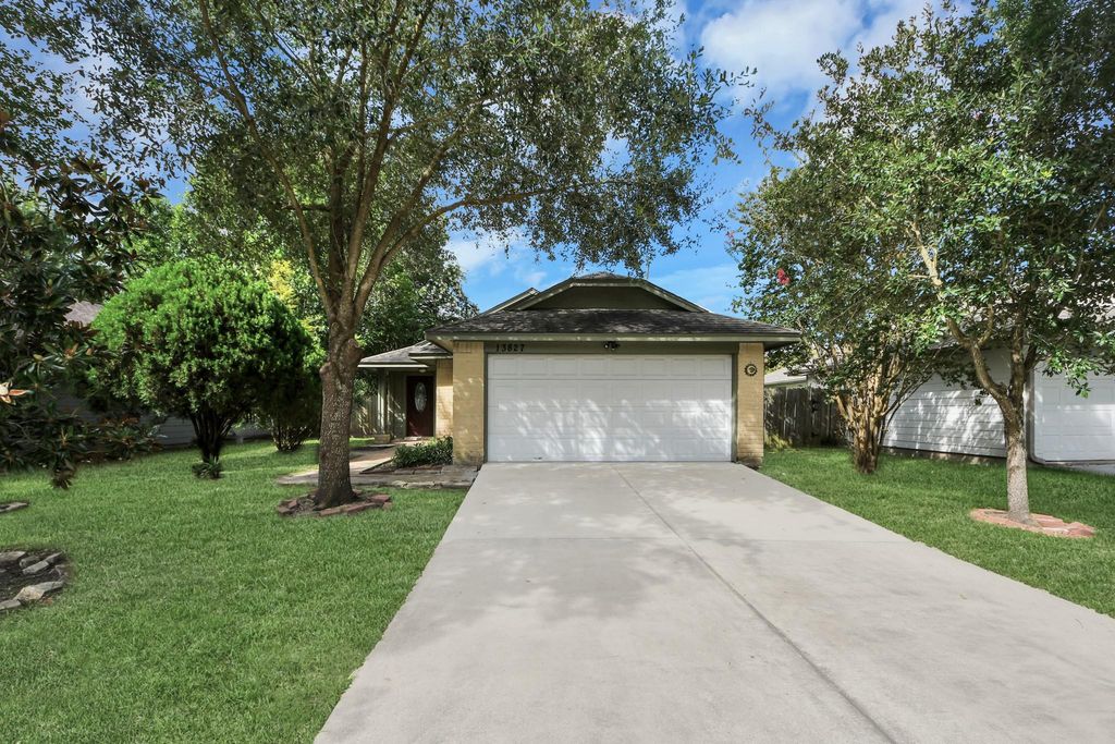 13827 Bay Gardens Drive, Sugar Land, TX 77498