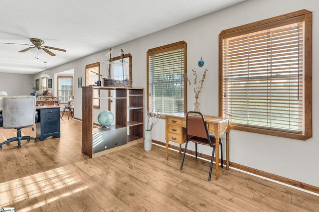 1071 Little Mountain Road, Wellford, SC 29385