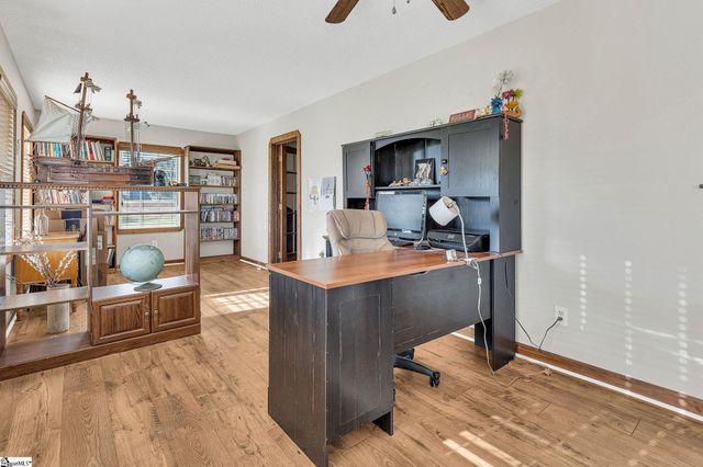 1071 Little Mountain Road, Wellford, SC 29385