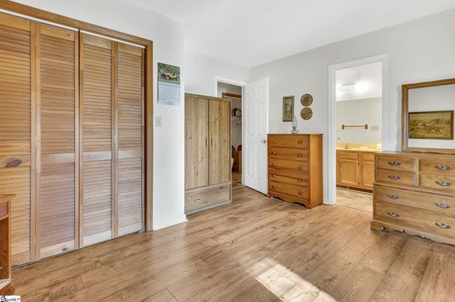 1071 Little Mountain Road, Wellford, SC 29385