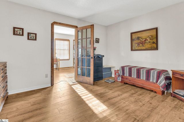 1071 Little Mountain Road, Wellford, SC 29385