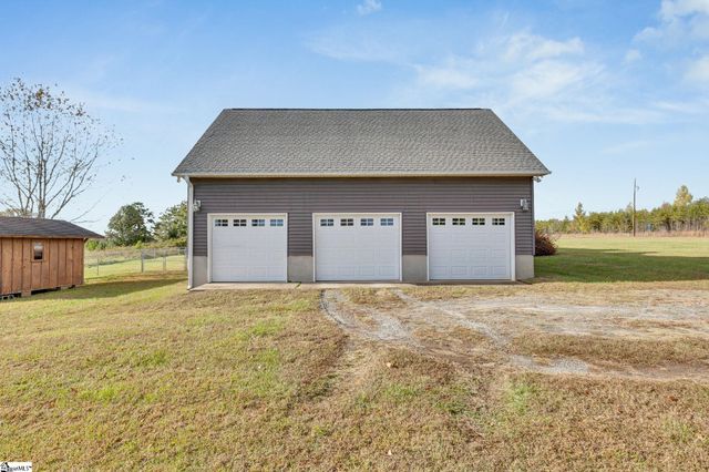 1071 Little Mountain Road, Wellford, SC 29385