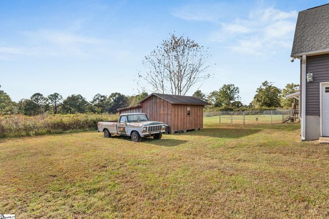 1071 Little Mountain Road, Wellford, SC 29385