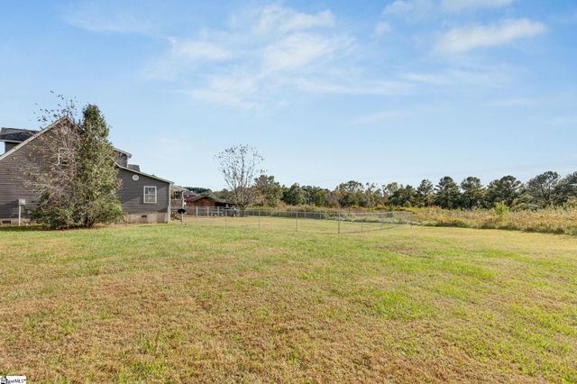 1071 Little Mountain Road, Wellford, SC 29385