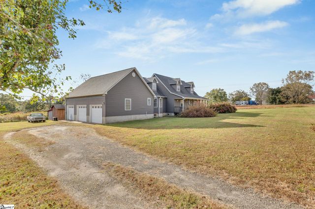 1071 Little Mountain Road, Wellford, SC 29385