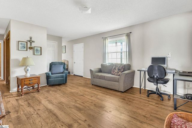 1071 Little Mountain Road, Wellford, SC 29385